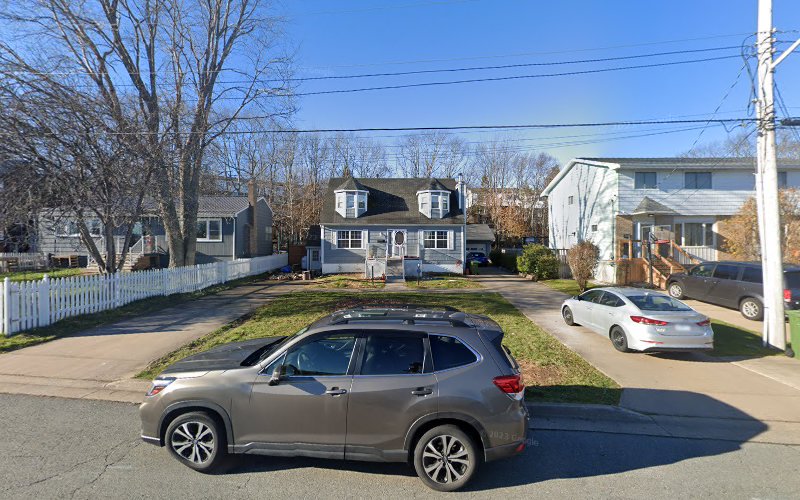 Fetching Friends Dog Daycare & Boarding