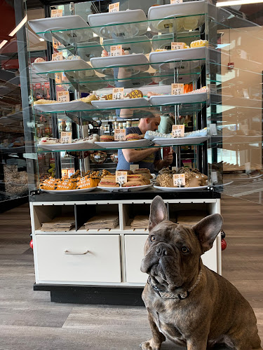 Global Pet Foods Sage Hill Quarter